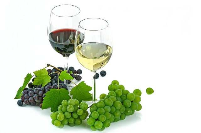 ¿Qué vino tiene menos calorías, el blanco o el tinto? ¿el joven o el viejo?