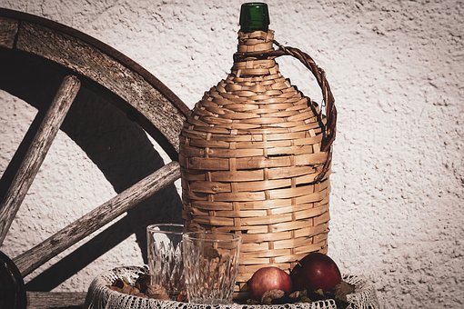 La botella de vino más antigua del mundo se conserva en Speyer, Alemania. También conocido como Römerwein aus Speyer, 
